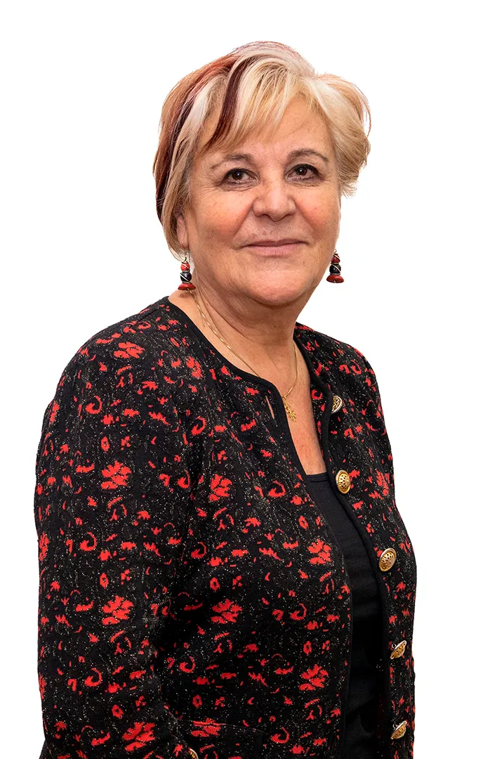Manuela Plasencia. Secretaria.